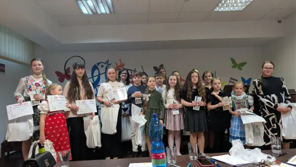 Všetci súťažiaci 25. školskej súťaže SZUŠ v sólovom speve